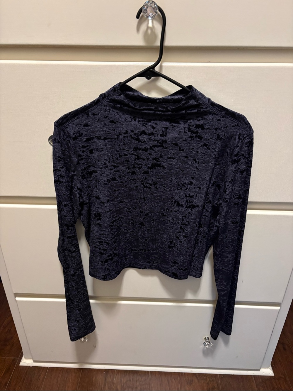 Women’s Long-Sleeve Velvet Crop Top Black and matching leggings